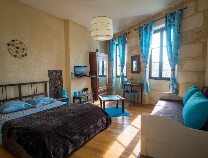 Hôtel Le Logis du médoc à Saint-Yzans-de-Médoc Extérieur photo